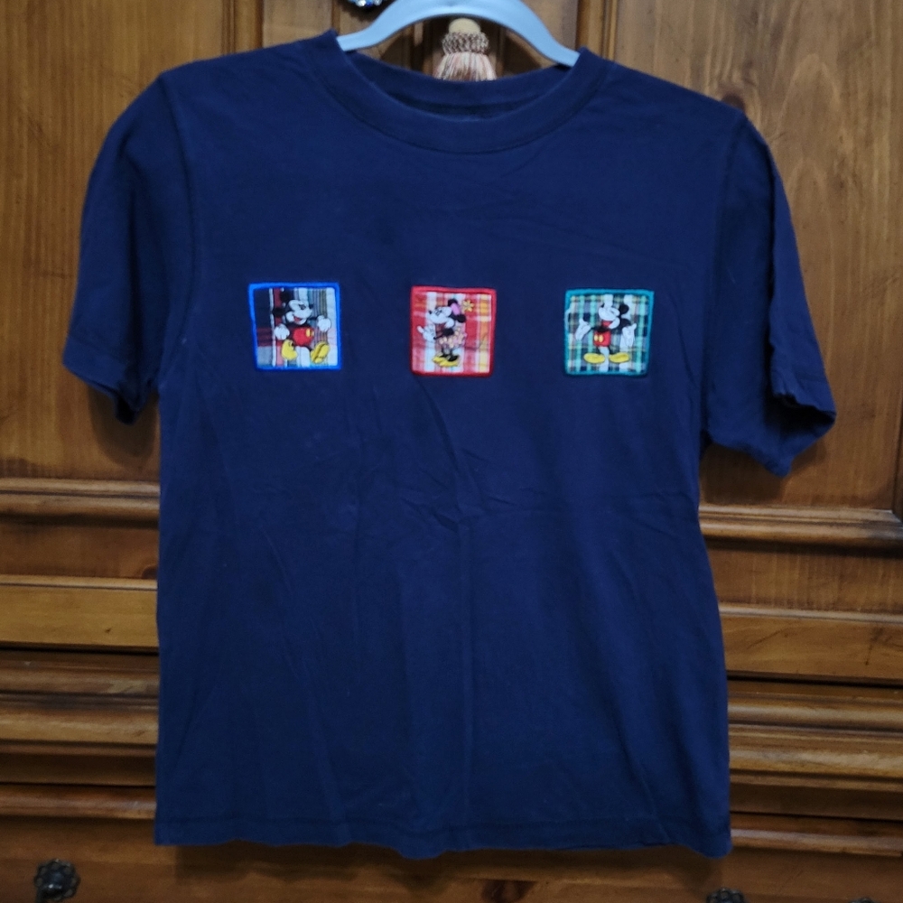 Vintage Mickey & Co navy blue tshirt in a youth medium